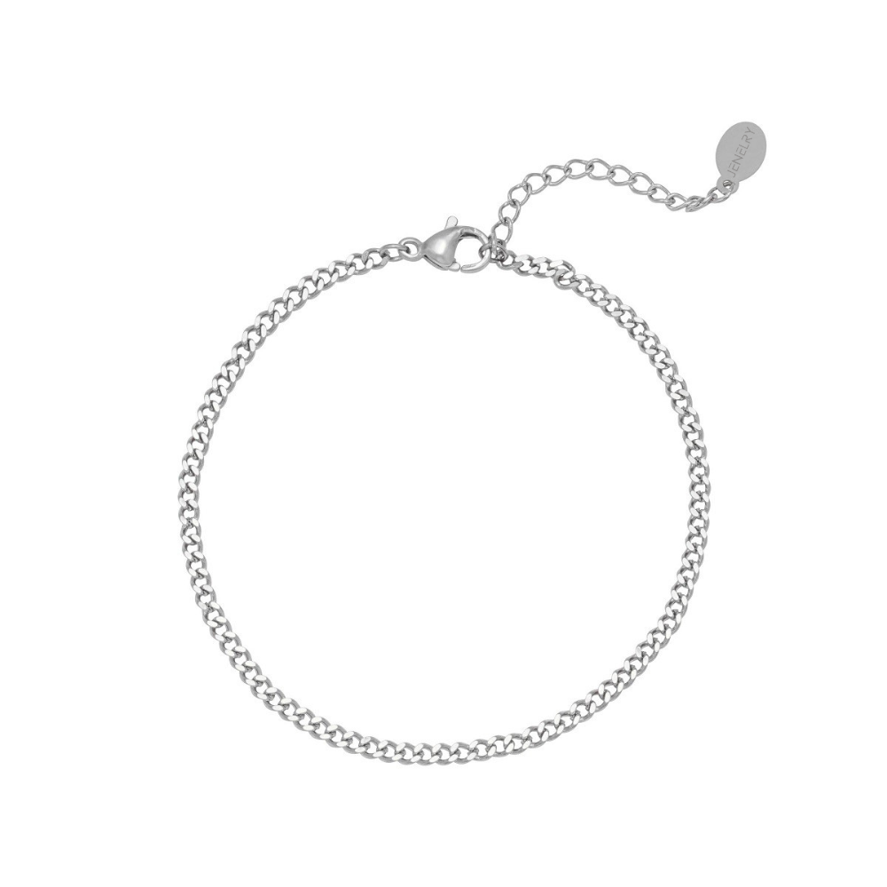 De subtiele armband Petite Chain Zilver heeft een hele fijne schakel, de armband is waterproof, nikkelvrij en hypoallergeen. Dit komt doordat het armbandje is gemaakt van stainless steel. De armband is verkrijgbaar in het goud en zilver, bestel het armbandje petite chain nu op www.jenelry.com