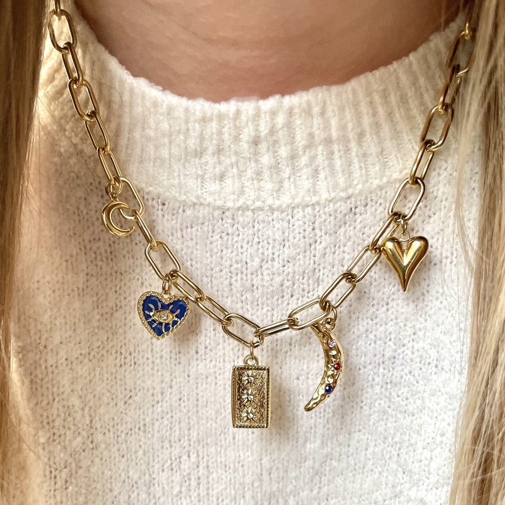 De opvallende ketting midnight lovers is gemaakt van stainless steel, hierdoor is de ketting waterproof, nikkelvrij en hypoallergeen. Bestel de ketting met stainless steel bedels nu op www.jenelry.co