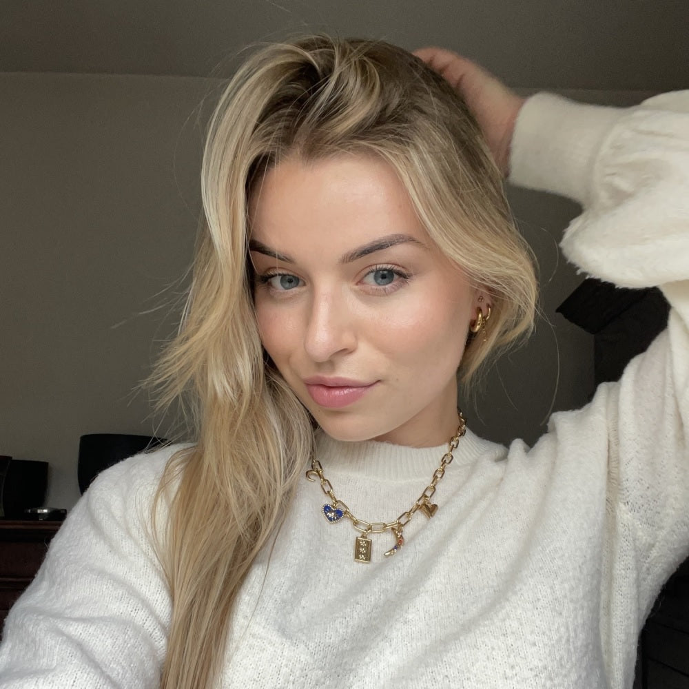 De opvallende ketting midnight lovers is gemaakt van stainless steel, hierdoor is de ketting waterproof, nikkelvrij en hypoallergeen. Bestel de ketting met stainless steel bedels nu op www.jenelry.com