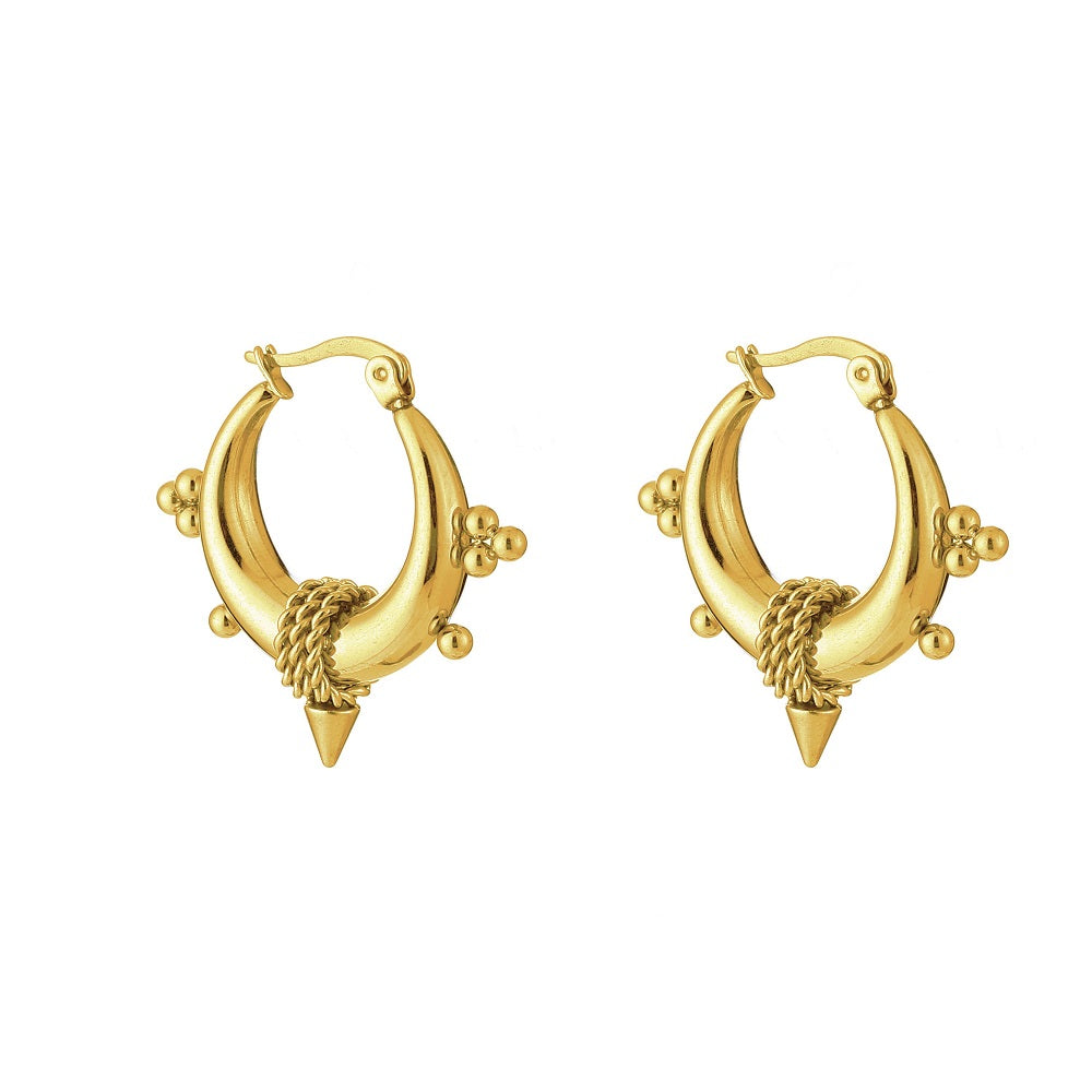 Dit zijn de Bali Hoops Oorbellen Bold in het goud. De Stainless Steel Bali Hoops verkleuren niet als ze in aanraking komen met water. De oorbellen zijn nikkelvrij en blijven mooi. De oorbellen Bali Hoops zijn verkrijgbaar in het goud en in het zilver. Bestel ze nu op www.jenelry.com