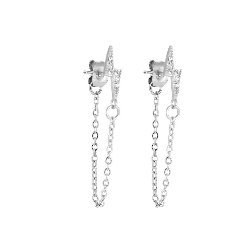 Zilveren studs met bliksemschicht, de oorknopjes hebben strass steentjes en zijn verbonden met een stainless steel kettinkje aan de sluiting van de oorknopjes. Bestel deze gave oorknopjes nu op www.jenelry.com