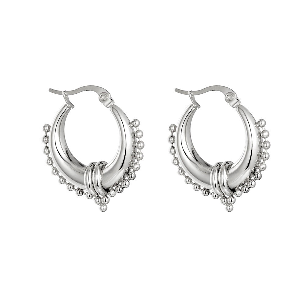 Oorbellen Chunky Bali Hoops Zilver, grote grove oorbellen. Chunky Bali Hoops die niet verkleuren, alle oorbellen zijn waterproof en gemaakt van Stainless Steel. Je kunt er mee douchen of zwemmen zonder dat de oorbellen verkleuren.