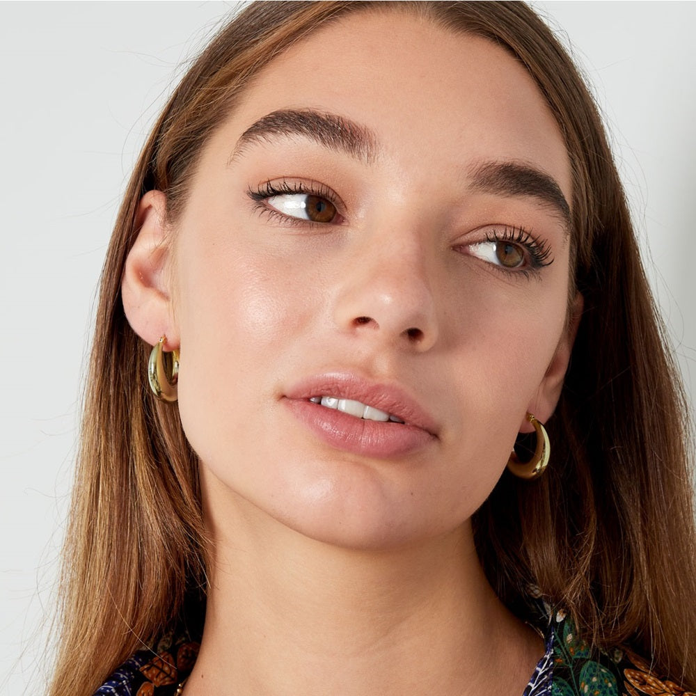 Oorbellen Classic Hoops Large zijn gemaakt van Stainless Steel, hierdoor zijn deze opvallende oorbellen waterproof, nikkelvrij en hypoallergeen. De oorbellen zijn goed afgewerkt en hebben een mooie glans. De oorbellen zijn ook verkrijgbaar in een kleinere variant, bestel deze stainless steel hoops nu op www.jenelry.com