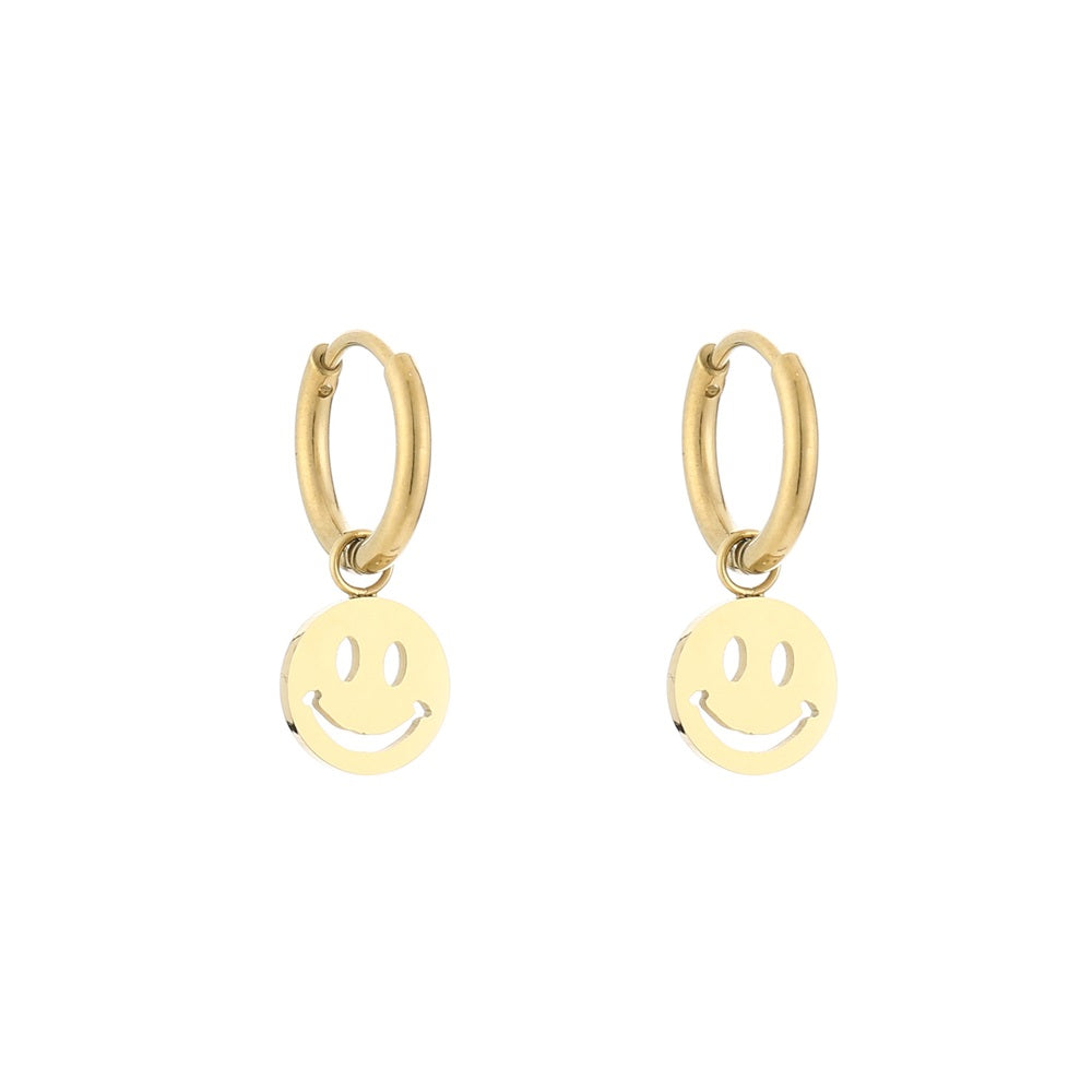 Oorbellen goud met een smiley, smiley oorbellen waterproof. Oorbellen met een smiley die niet verkleuren. Gouden smiley oorbellen. Oorbellen met een gezichtje.