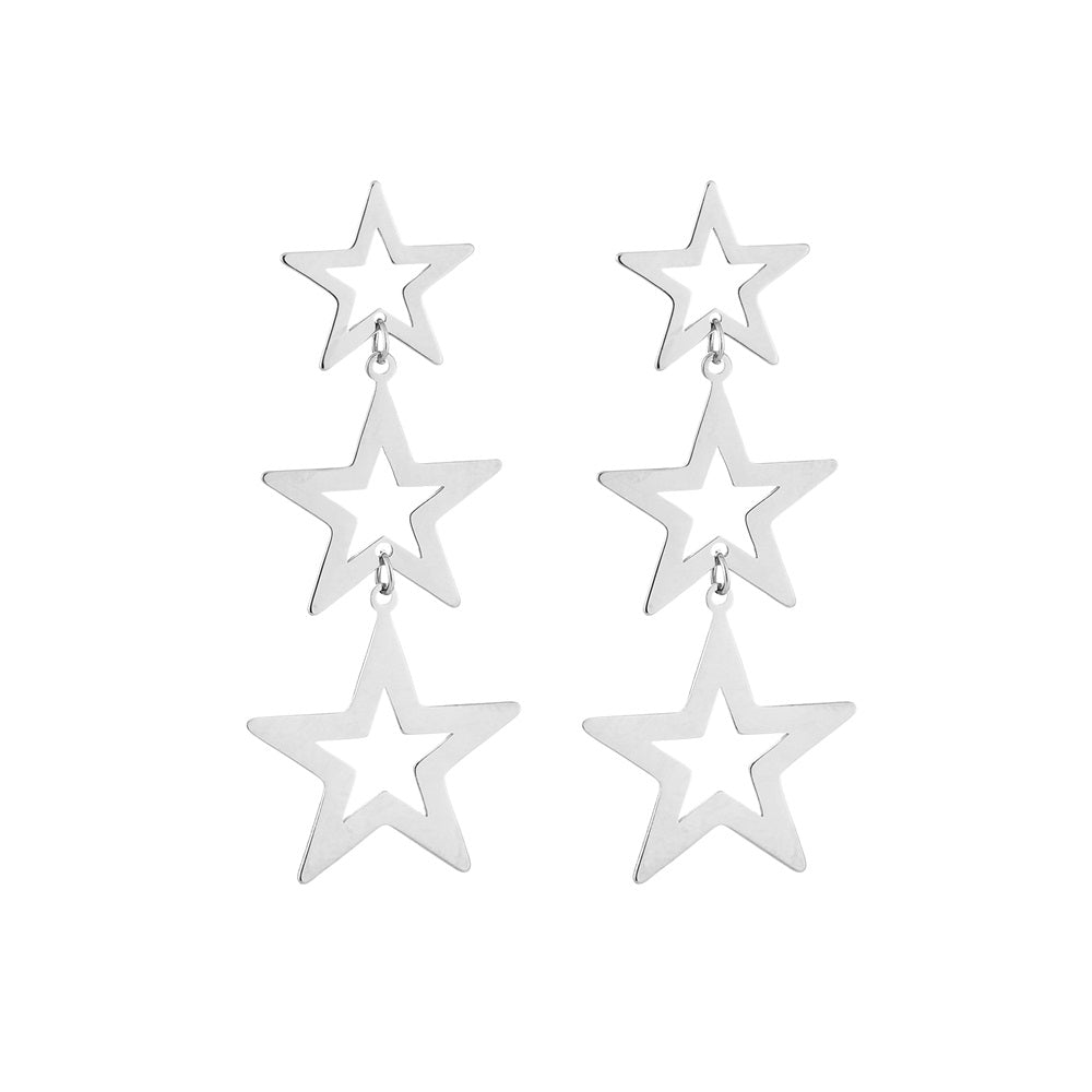 Oorbellen Starry Night Goud bestaat uit drie sterren van verschillende grootte. De oorbellen maken je feestelijke outfit helemaal af! Oorbellen Starry Night zijn gemaakt van stainless steel, hierdoor zijn de oorbellen waterproof, nikkelvrij en hypoallergeen. De oorbellen zijn verkrijgbaar in het goud en in het zilver. Shop de oorbellen nu op www.jenelry.com
