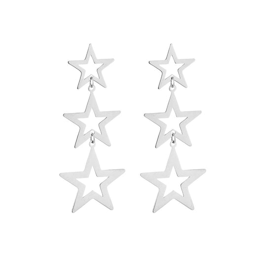 Oorbellen Starry Night Goud bestaat uit drie sterren van verschillende grootte. De oorbellen maken je feestelijke outfit helemaal af! Oorbellen Starry Night zijn gemaakt van stainless steel, hierdoor zijn de oorbellen waterproof, nikkelvrij en hypoallergeen. De oorbellen zijn verkrijgbaar in het goud en in het zilver. Shop de oorbellen nu op www.jenelry.com