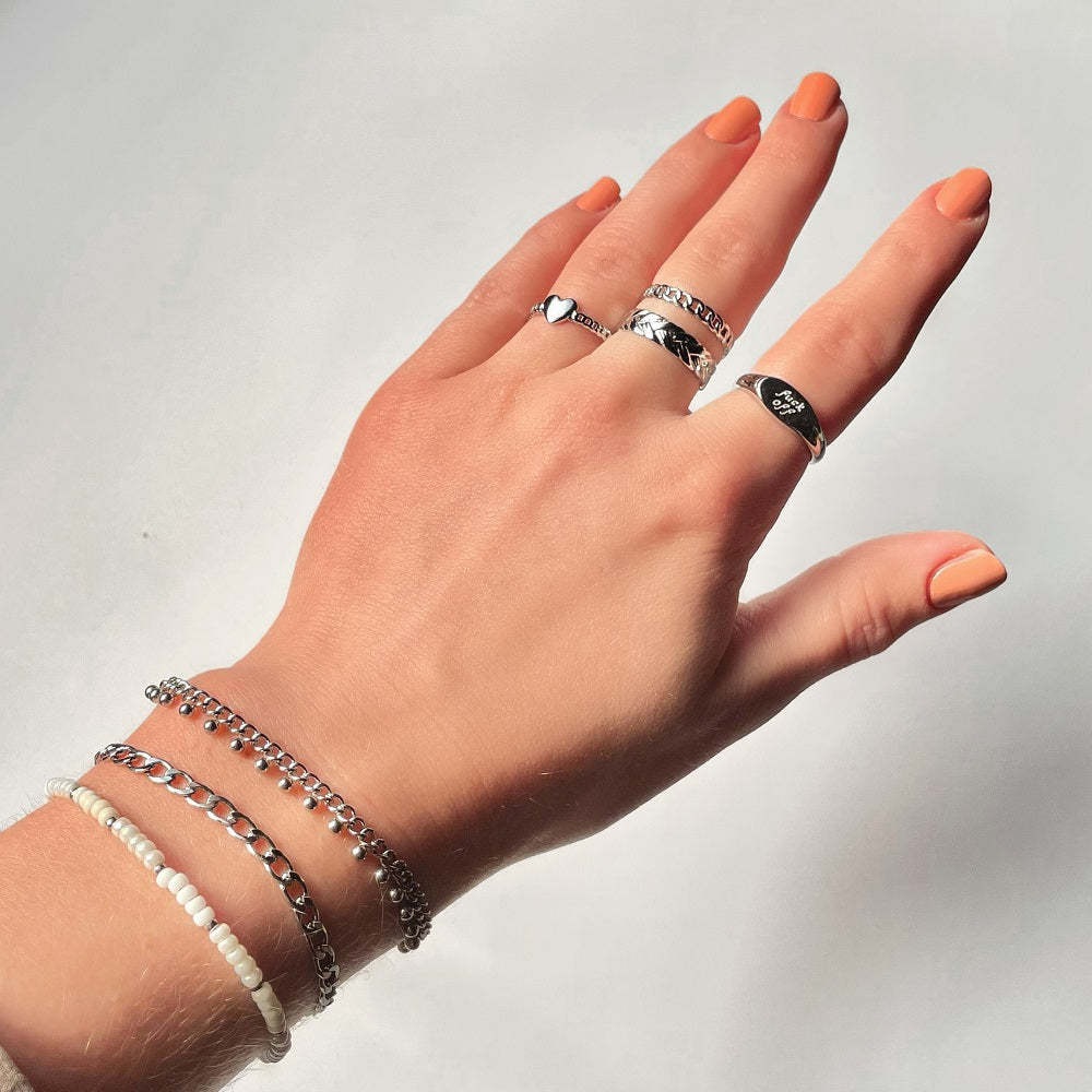 Waterproof ring met gravering, zilveren stainless steel ring met gravering. Ring is ook verkrijgbaar in het goud. De waterproof ring is te bestellen op www.jenelry.com