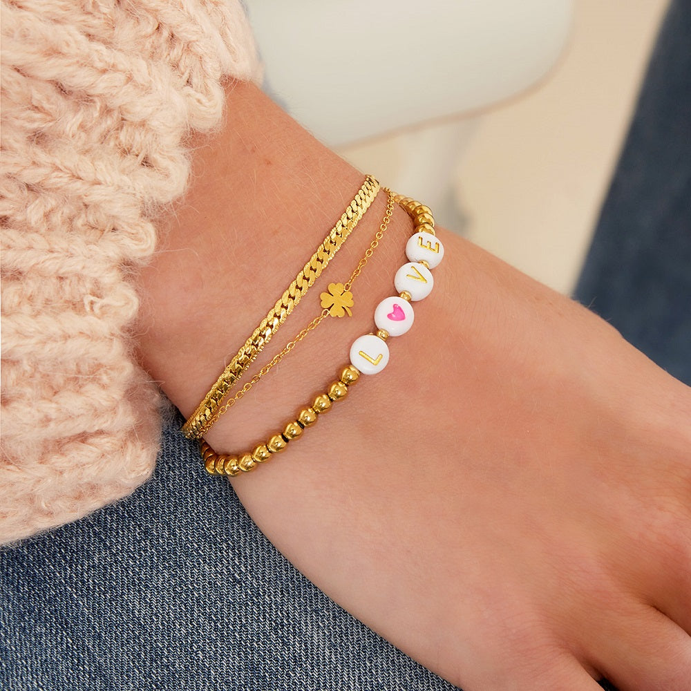 Waterproof armband goud, waterproof sieraden van JENELRY. Goud armbandje met klavertje vier. Waterproof armband gemaakt van stainless steel, armband die niet verkleurt.