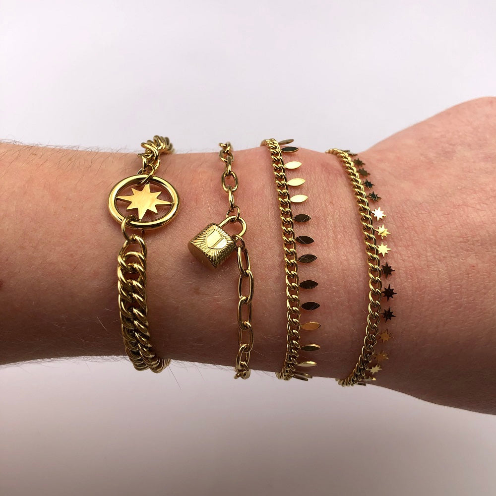 Waterproof armband Starry Nights Goud, gemaakt van stainless steel. De armband goud verkleurt niet en blijft mooi. Deze waterproof armband is verkrijgbaar in het goud en zilver. www.jenelry.com