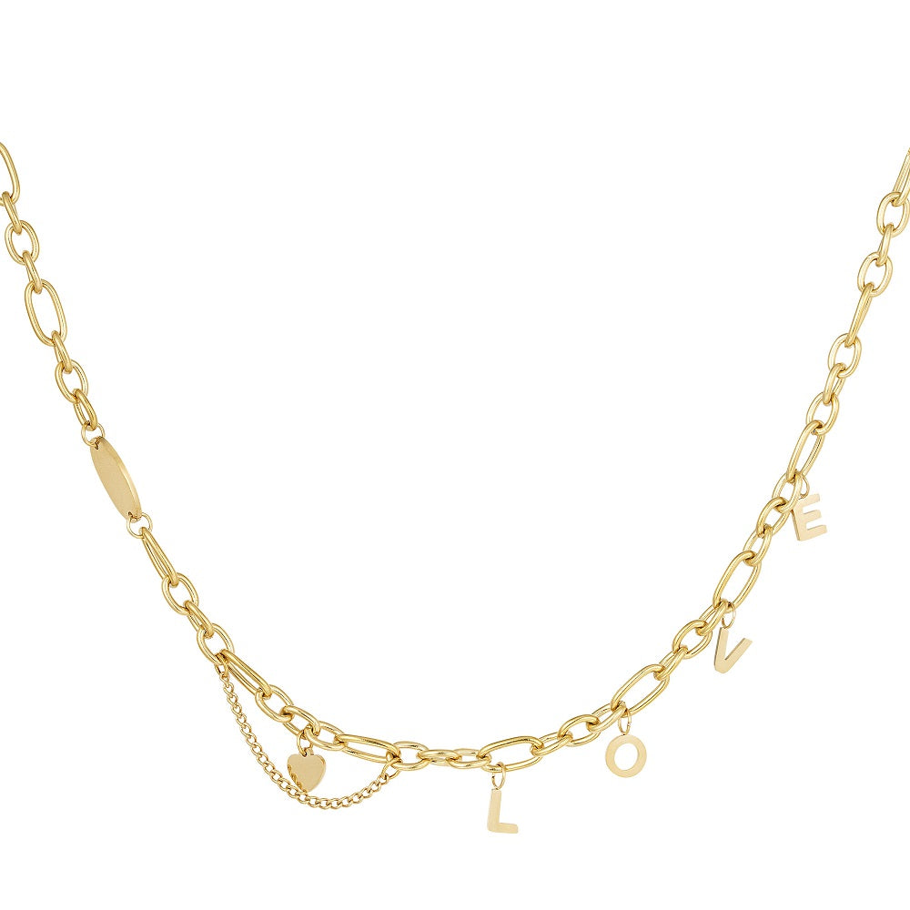 De Ketting Chunky Love is een schakelketting met meerdere bedels. De ketting is asymmetrisch, waardoor de ketting heel speels is. De ketting is verkrijgbaar in het goud en in het zilver. De ketting is waterproof, nikkelvrij en hypoallergeen. De ketting verkleurt niet en blijft mooi. De ketting is te bestellen op www.jenelry.com