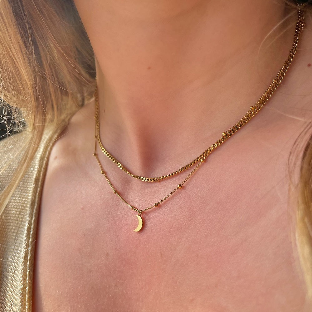 Waterproof ketting goud, subtiele ketting met maan bedel. Ketting met maantje, gouden ketting die niet verkleurt. Ketting goud met bedel. Subtiele gouden ketting met maantje.