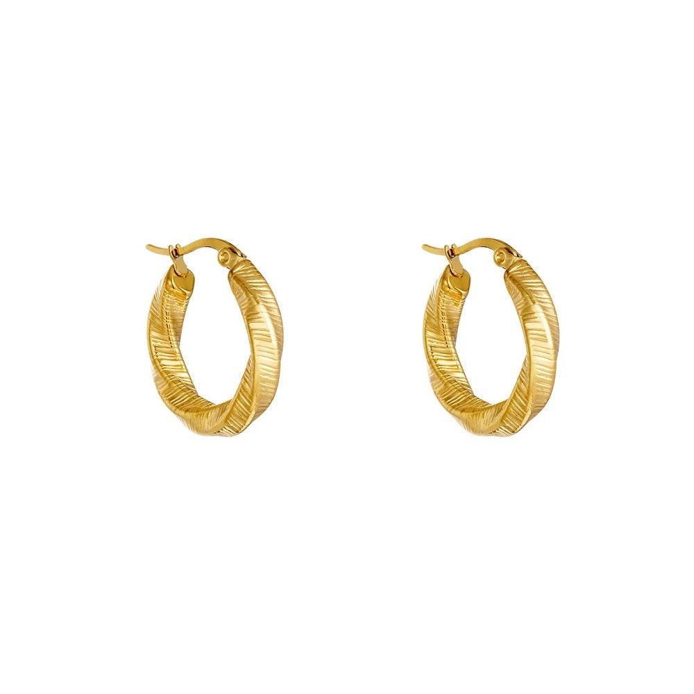 Waterproof hoops goud, gedraaide hoops die niet verkleuren. Waterproof sieraden. Waterproof oorbellen. Gouden gedraaide hoops.