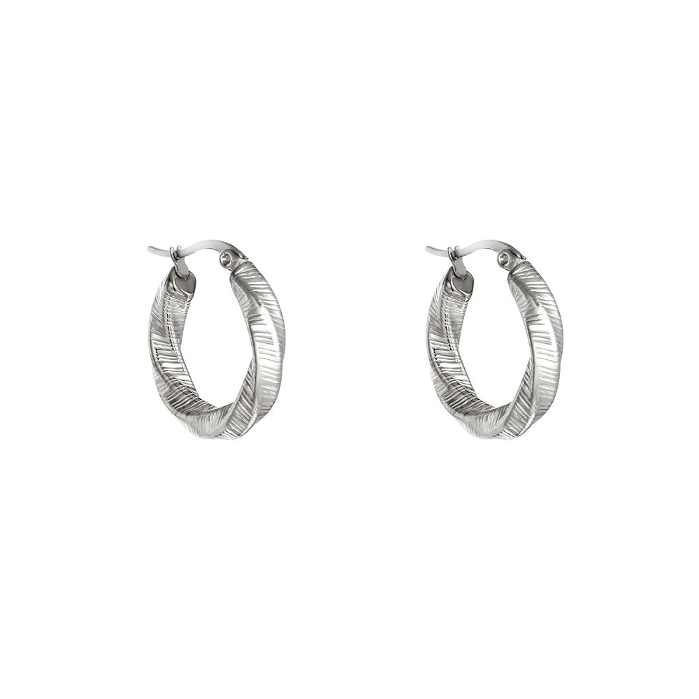 Waterproof hoops zilver, gedraaide hoops die niet verkleuren. Waterproof sieraden. Waterproof oorbellen. Gedraaide hoops in zilver.