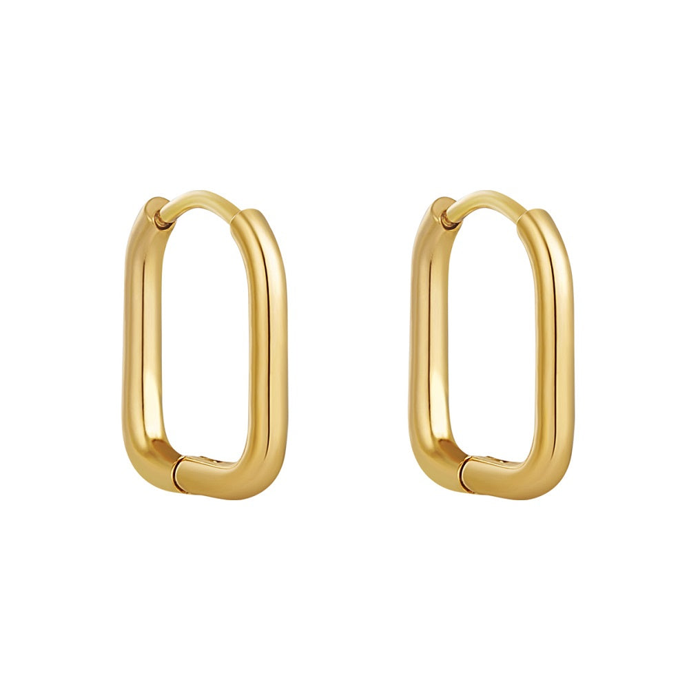 Oorbellen Flawless Goud, deze ovale oorbellen hebben een gouden kleur. De oorbellen zijn stainless steel, hierdoor verkleuren ze niet en blijven ze mooi als ze in aanraking komen met water. De oorbellen zijn te bestellen op www.jenelry.com