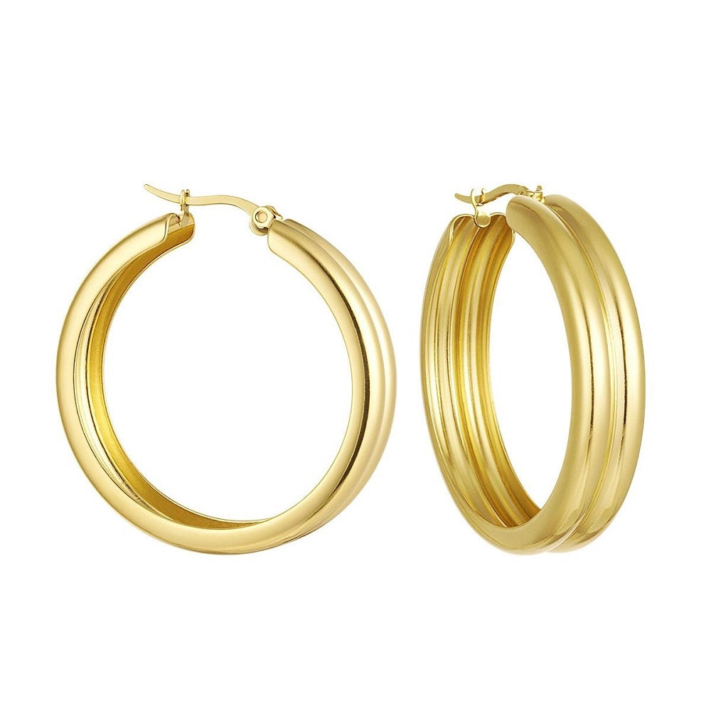 Oorbellen Hoops I Did It Again Goud van Jenelry, deze grote oorbellen hebben twee ringen. De oorbellen zijn gemaakt van stainless steel oftewel rvs en verkleuren niet. De oorbellen zijn nikkelvrij en hypoallergeen. De oorringen zijn te bestellen op www.jenelry.com
