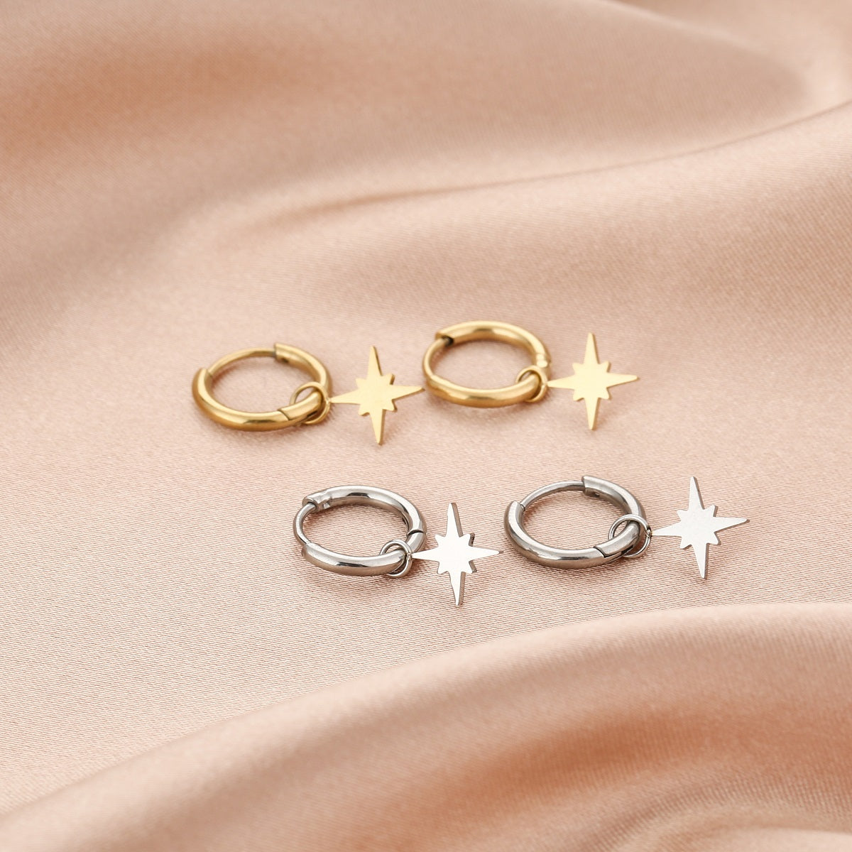 Waterproof Oorbellen Rising Star Zilver, deze zilveren oorbellen zijn waterproof, dit betekent dat deze oorbellen niet verkleuren als ze in aanraking komen met water. De oorbellen zijn nikkelvrij en hypoallergeen. De oorbellen zijn verkrijgbaar in het goud en zilver. De oorbellen zijn te bestellen op www.jenelry.com