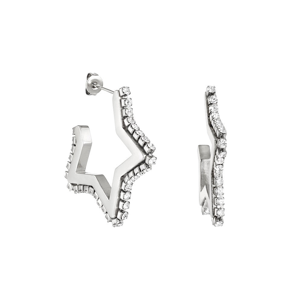 Deze glinsterende oorbellen Sparkle Star Zilver zijn perfect voor de feestdagen. De oorbellen zijn gemaakt van stainless steel, hierdoor kunnen ze tegen water en verkleuren ze niet. De oorbellen hebben glinsterende steentjes en zijn te bestellen op www.jenelry.com