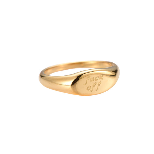 Waterproof ring online bestellen? Dit is de Ring Fck Off in het goud, deze ring heeft een gravering. Waterproof zegelring met gravering. Zegelring gemaakt van Stainless Steel. Ringen die niet verkleuren.