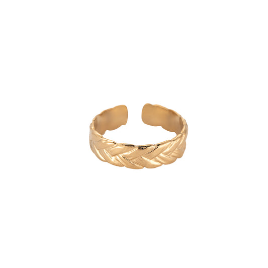 Gevlochten waterproof ring goud die niet verkleurt. Ring Tressed Goud is gemaakt van Stainless Steel, de ring verkleurt niet en is nikkelvrij. Je kunt met deze ring douchen en zwemmen, zonder dat hij verkleurt. De ring is verstelbaar, zodat hij bij iedereen past. Shop de Ring Tressed nu op www.jenelry.com